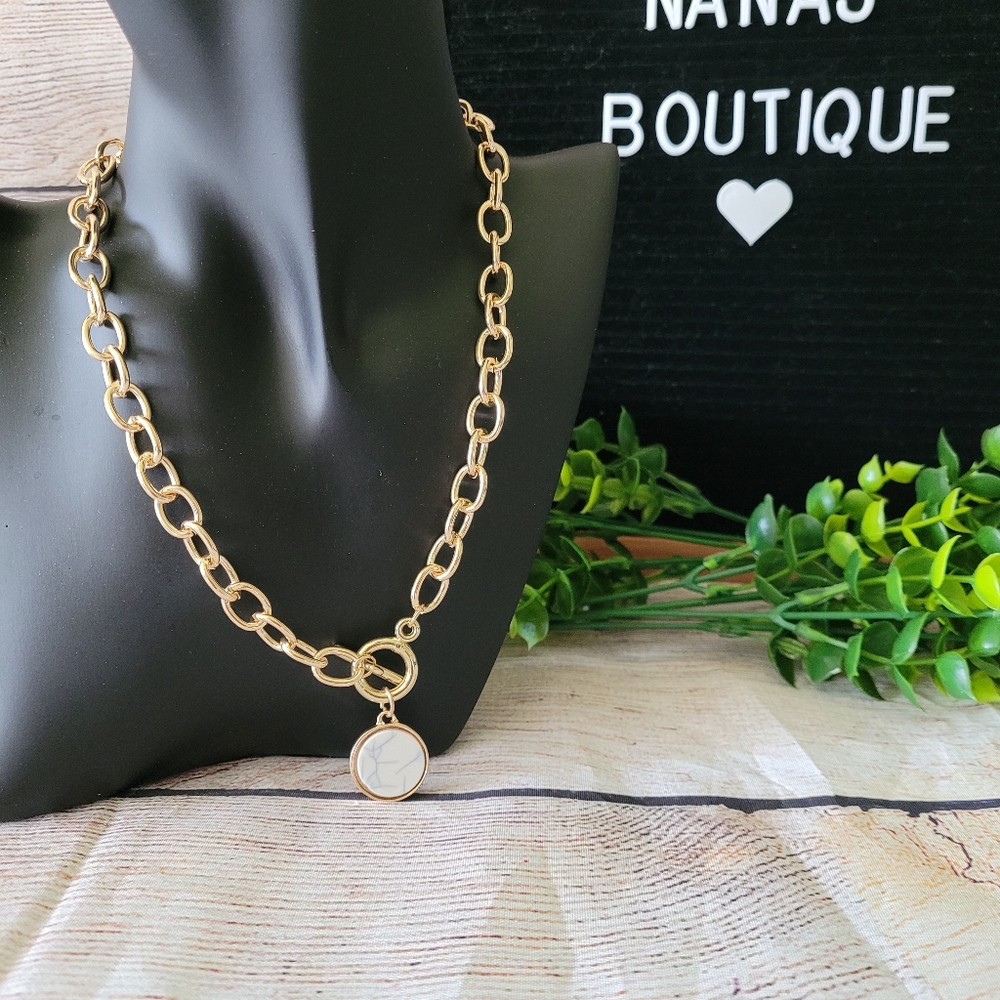 Any2/$20💥 Gold Chunky Chain with white marbled Pendant Necklace - Picture 8 of 9
